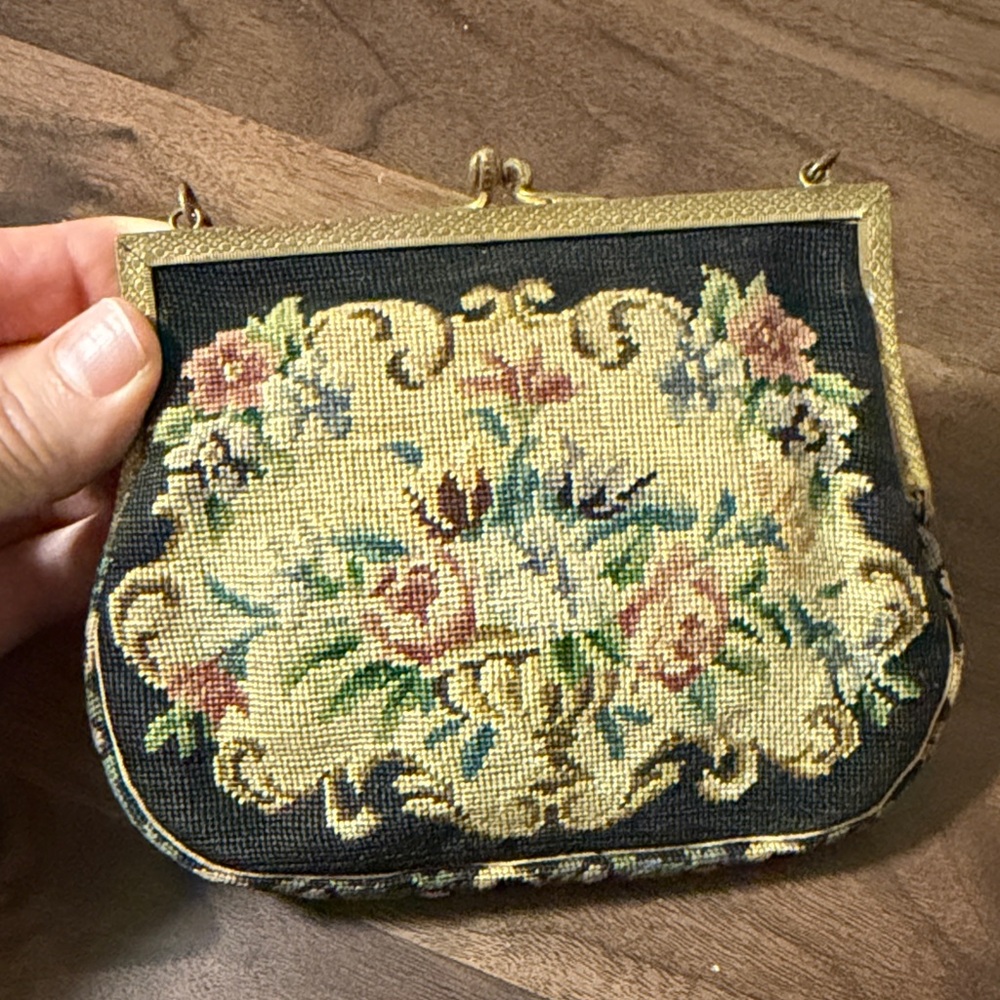 1930’s Antique Floral Embroidered Chain Bag - Picture 5 of 7